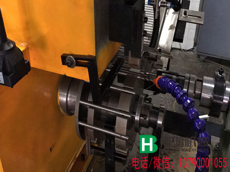 全自動攻絲機細節(jié)爆光原創(chuàng)拍攝圖 全自動攻絲機細節(jié)爆光原創(chuàng)拍攝圖